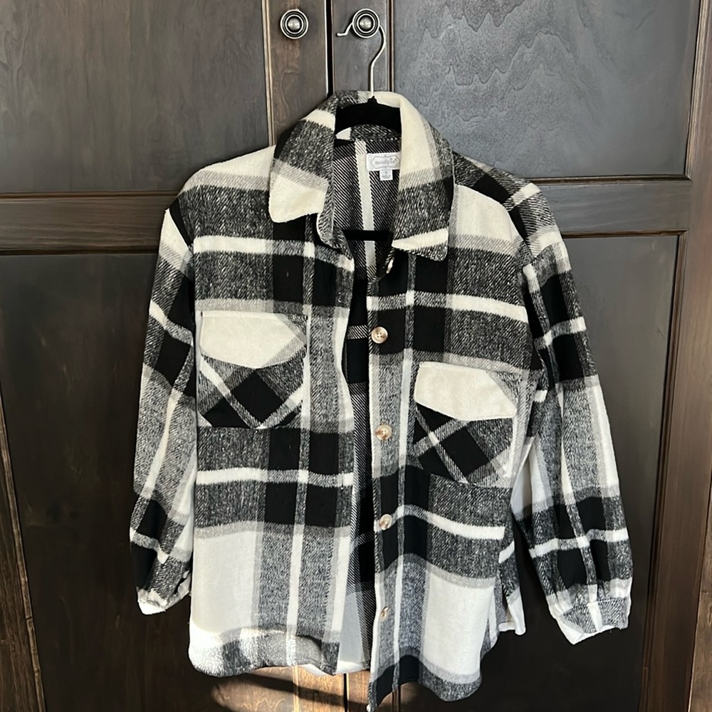 Flannel shacket. Plaid. Never worn. Smoke free home.